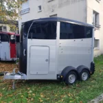 Van à chevaux Ifor Williams HBX 506 avec casier sellerie – 2 places